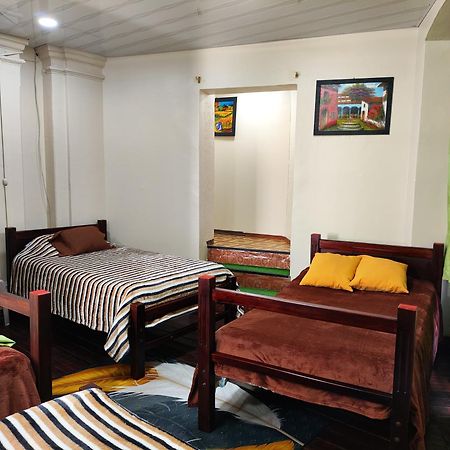 Hostal Latitud Ecuem 키토 외부 사진